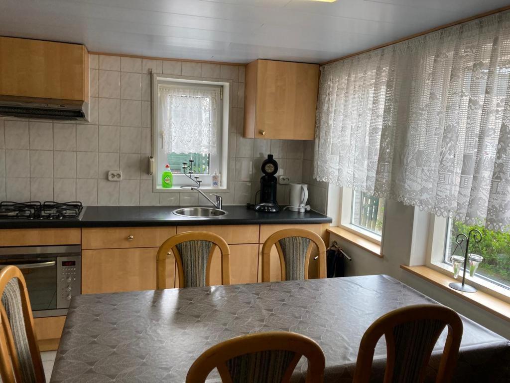Schwone Diekhuusje - Vakantiewoning Aan De Noordzeekust Villa Schoondijke Exteriör bild